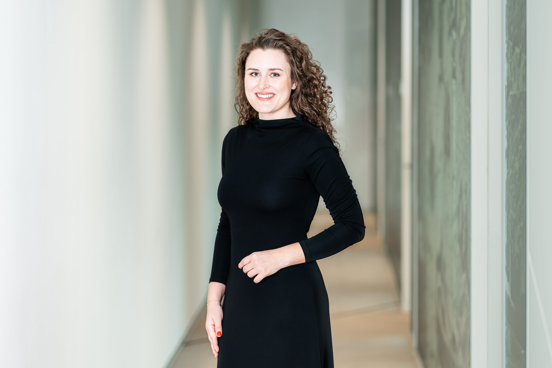 Krasna adela polocelek small